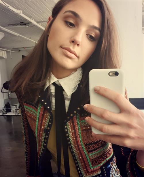 Gal Gadot taking a selfie