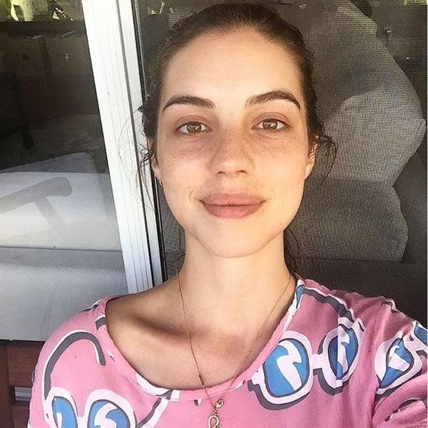 Adelaide Kane taking a selfie