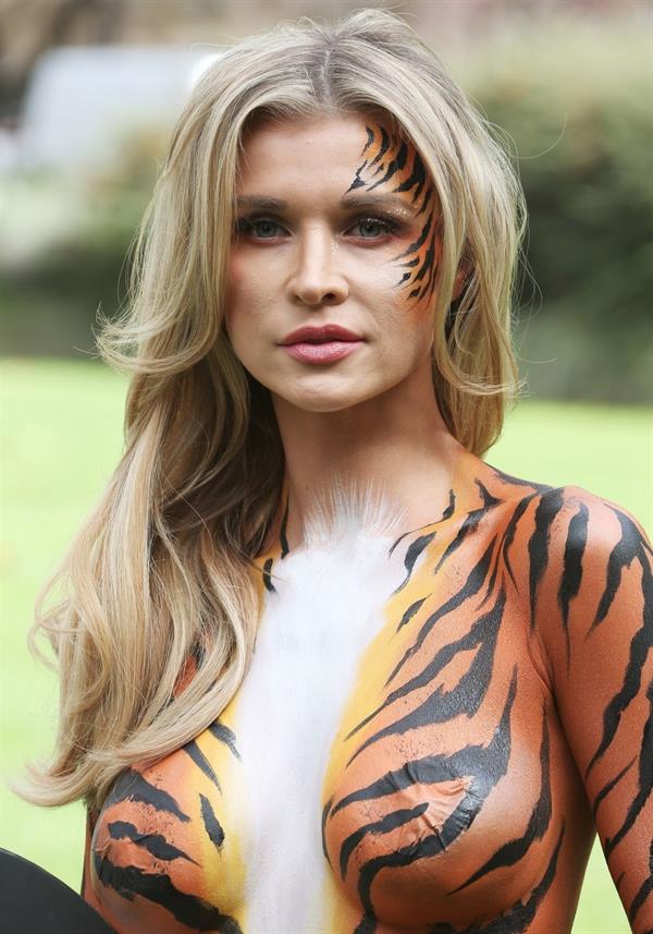 Joanna Krupa in body paint