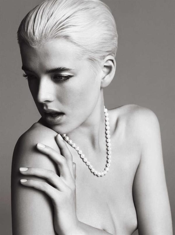 Agyness Deyn - breasts