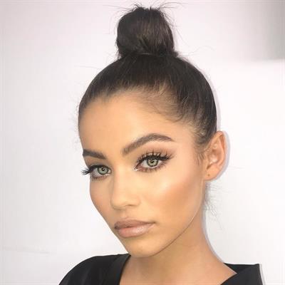 Audreyana Michelle taking a selfie