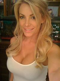 Crystal Harris taking a selfie
