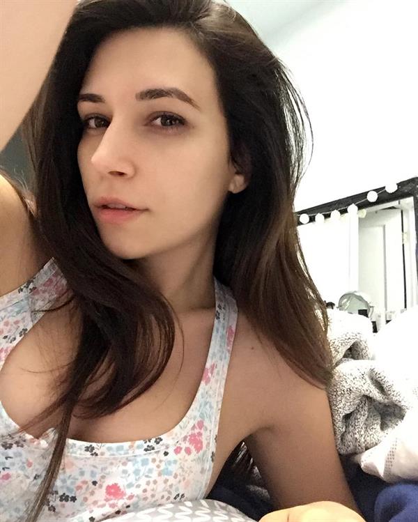 Alinity Divine taking a selfie