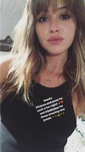 Jehane Paris taking a selfie