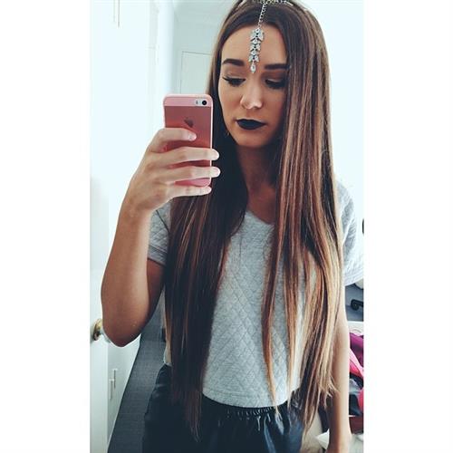 Shani Grimmond taking a selfie