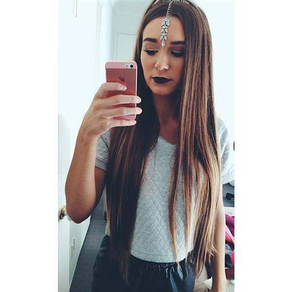 Shani Grimmond taking a selfie