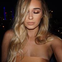 Shani Grimmond taking a selfie