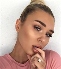 Shani Grimmond taking a selfie