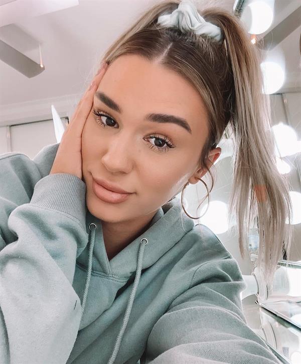 Shani Grimmond taking a selfie