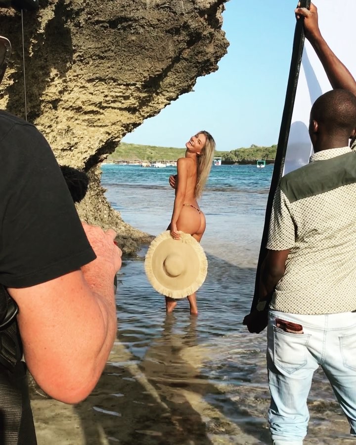 Paulina Porizkov Pictures Paulina Porizkov in a Sports Illustrated 2019 Photoshoot. 30 years after her first appearance