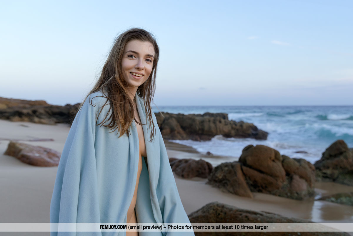 Perfect Beach Babe Mariposa