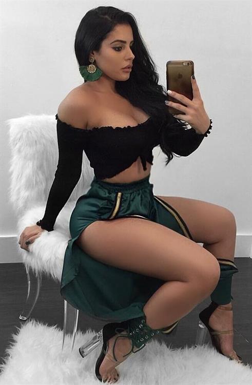 Stephanie Acevedo taking a selfie