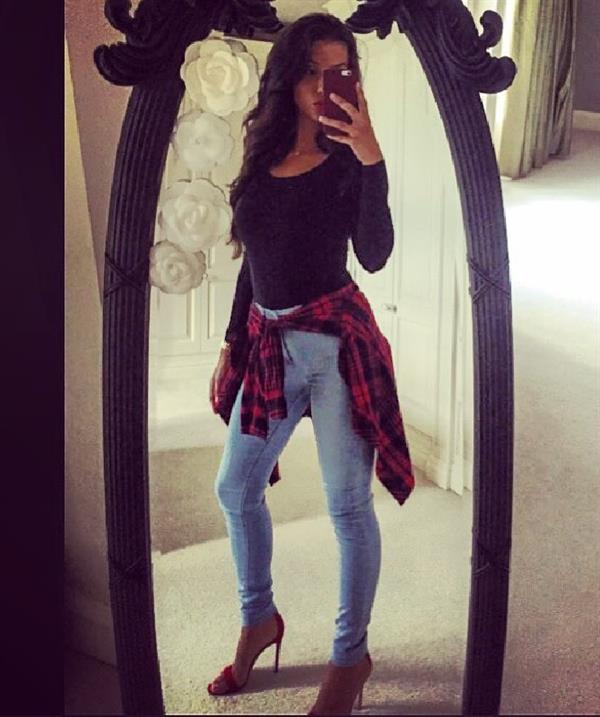 Ludivine Sagna taking a selfie