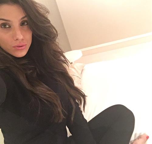 Ludivine Sagna taking a selfie