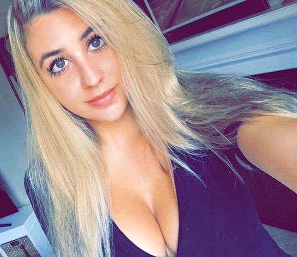 Katie Teresi taking a selfie