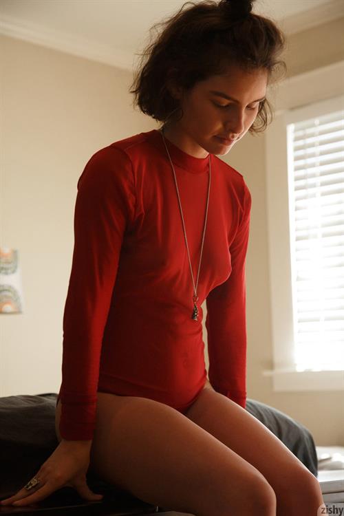 Round ass Gigi in Red