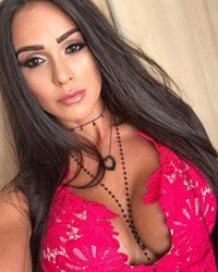 Dai Macedo taking a selfie