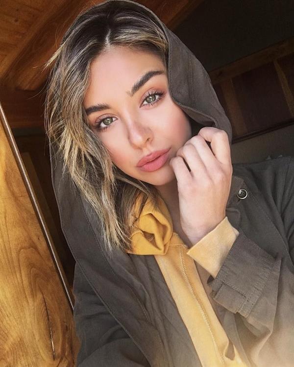 Nadia Mejia taking a selfie