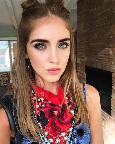 Chiara Ferragni taking a selfie