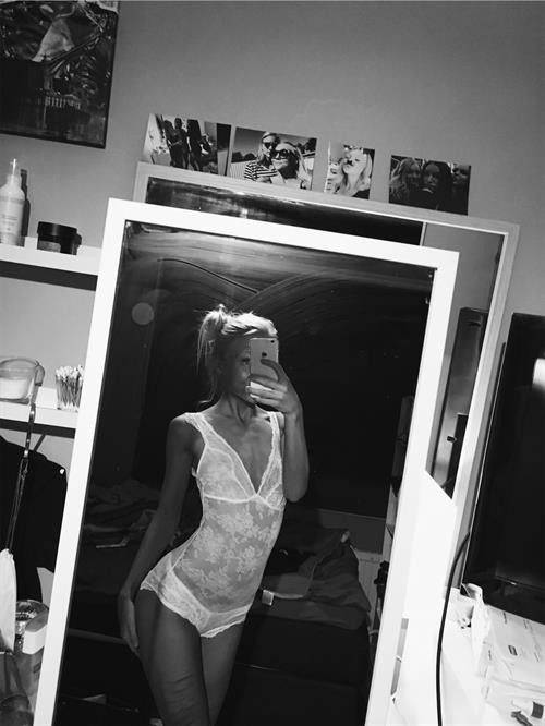 Linnea Lundqvist in lingerie taking a selfie