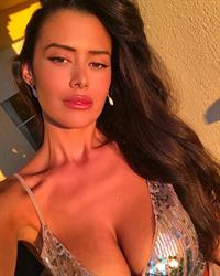 Eva Padlock taking a selfie