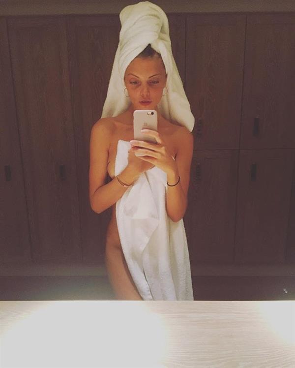 Alina Boyko taking a selfie