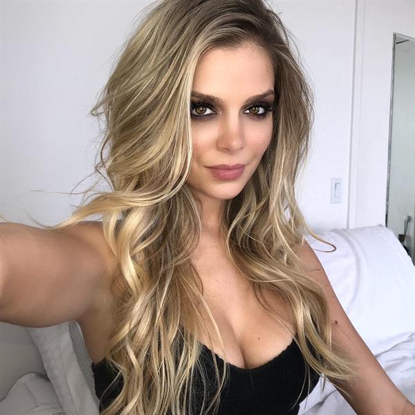 Danielle Knudson taking a selfie