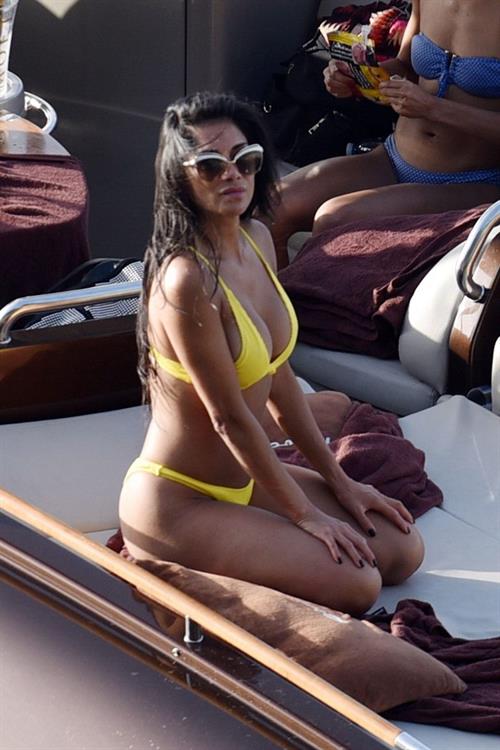 Nicole Scherzinger Bikini Pictures Nicole Scherzinger in a sexy bikini on a boat in Capri showing her ass and nice cleavage seen by paparazzi.