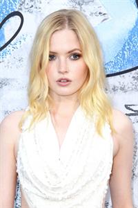 Ellie Bamber braless boobs while wearing basically a scarf as a top showing side boob cleavage.








