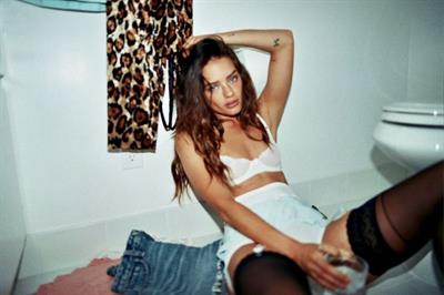 Jessica Lee Buchanan nude and sexy photos showing her boobs and ass topless and in sexy lingerie.




