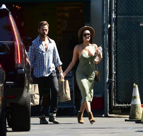 Nikki Bella braless boobs in a green dress seen by paparazzi.
















