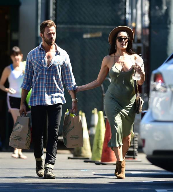 Nikki Bella braless boobs in a green dress seen by paparazzi.
















