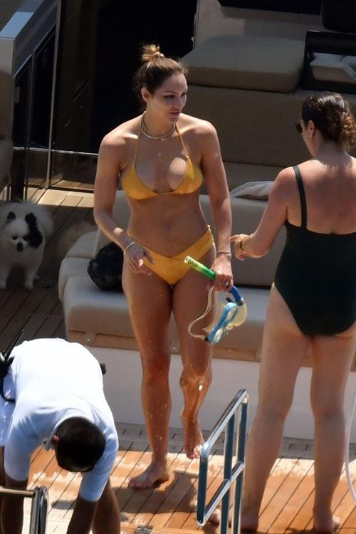 Katharine McPhee Bikini Pictures Katharine McPhee in a sexy thong bikini seen by paparazzi showing her ass and boobs.