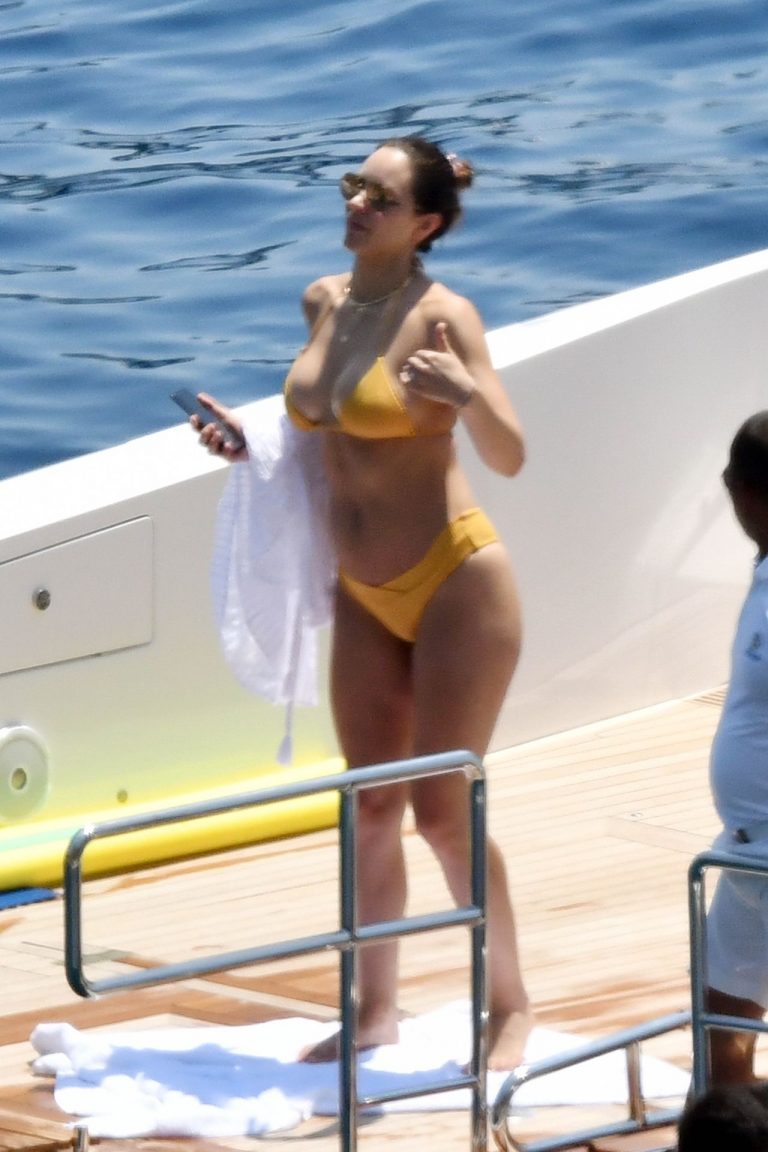Katharine McPhee Bikini Pictures Katharine McPhee in a sexy thong bikini seen by paparazzi showing her ass and boobs.