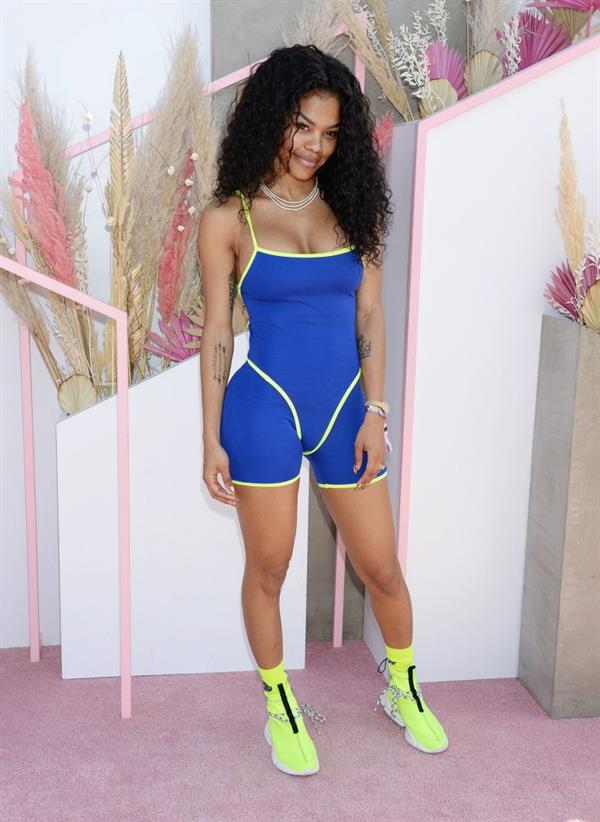 Teyana Taylor sexy in a tight outfit at the Resolve festival during Coachella showing her ass and cleavage.



