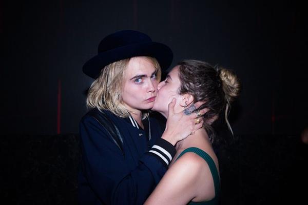Cara Delevingne and Ashley Benson the famous lesbian couple seen kissing again.











