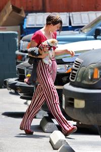 Scout Willis braless boobs in a small top seen by paparazzi.

















