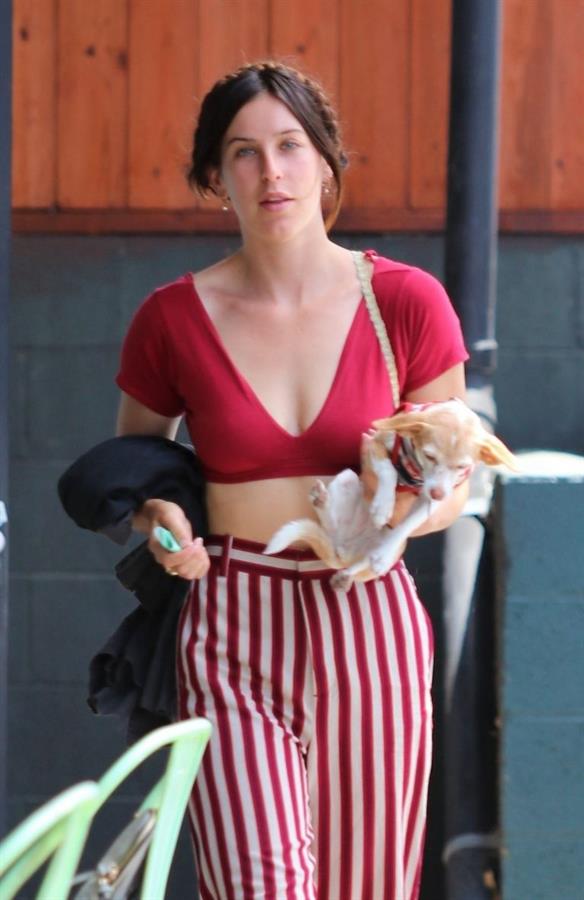 Scout Willis braless boobs in a small top seen by paparazzi.

















