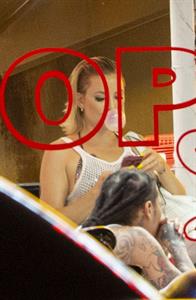 Kate Hudson looking sexy in a bikini top seen by paparazzi.


















