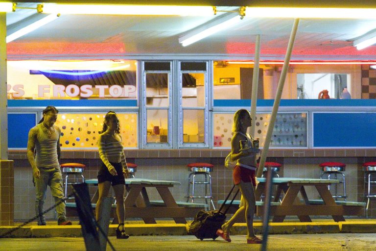 Kate Hudson Pictures Kate Hudson looking sexy in a bikini top seen by paparazzi.