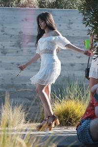 Camila Cabello sexy ass in a white dress seen with Shawn Mendes by paparazzi.


