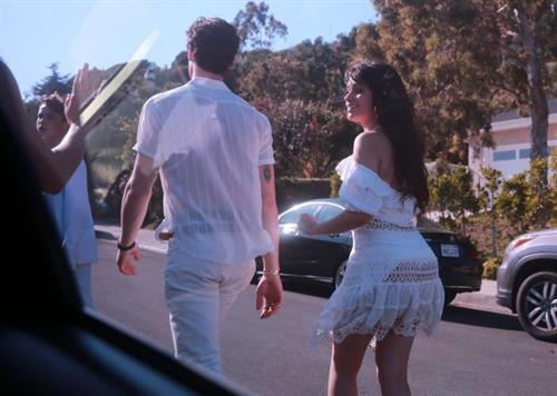 Camila Cabello sexy ass in a white dress seen with Shawn Mendes by paparazzi.


