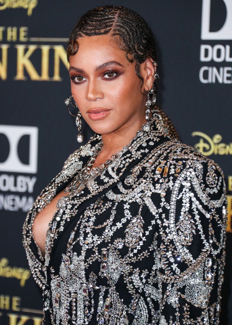 Beyoncé Knowles Pictures Beyonce braless boobs and areola peek showing off nice cleavage on the red carpet for the premiere of  The Lion King .