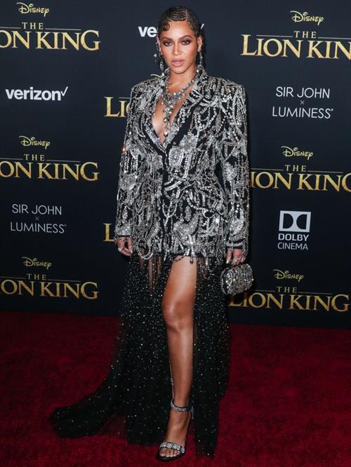 Beyoncé Knowles Pictures Beyonce braless boobs and areola peek showing off nice cleavage on the red carpet for the premiere of The Lion King .