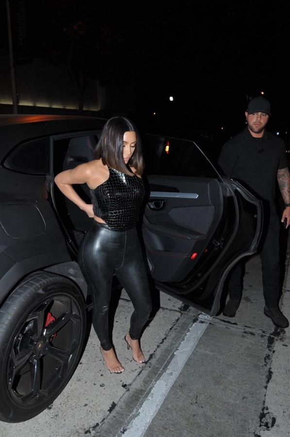 Kim Kardashian sexy in a tight leather outfit seen by paparazzi with her husband Kanye West.














