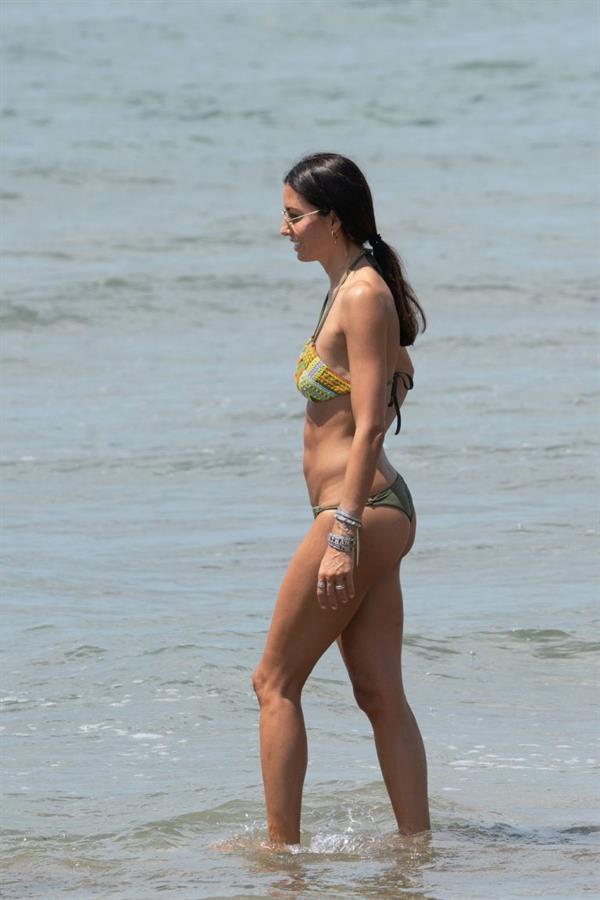 Elisabetta Gregoraci sexy ass and cleavage in a bikini at the beach seen by paparazzi.











