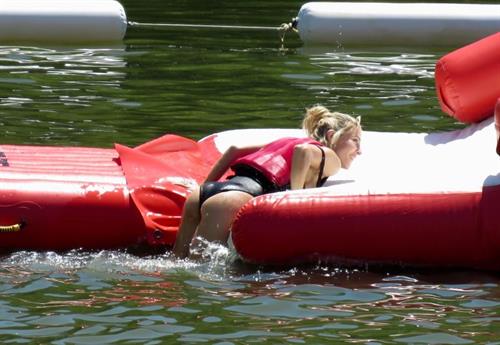 Elsa Pataky sexy ass and cleavage in a swimsuit seen by paparazzi with Chris Hemsworth.














