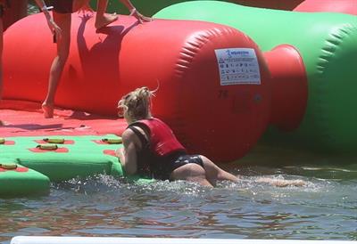 Elsa Pataky sexy ass and cleavage in a swimsuit seen by paparazzi with Chris Hemsworth.














