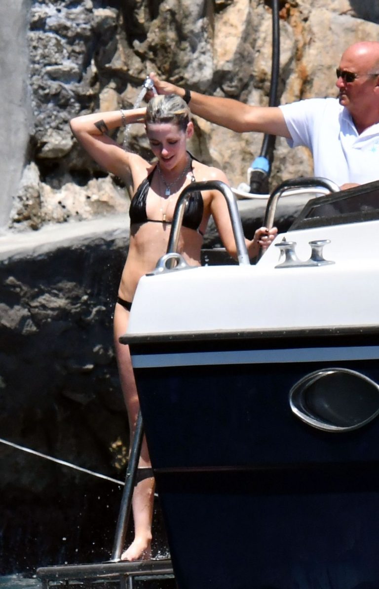 Kristen Stewart Bikini Pictures Kristen Stewart nude boobs caught topless by paparazzi tanning on a boat.