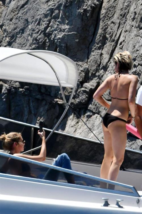 Kristen Stewart Bikini Pictures Kristen Stewart nude boobs caught topless by paparazzi tanning on a boat.
